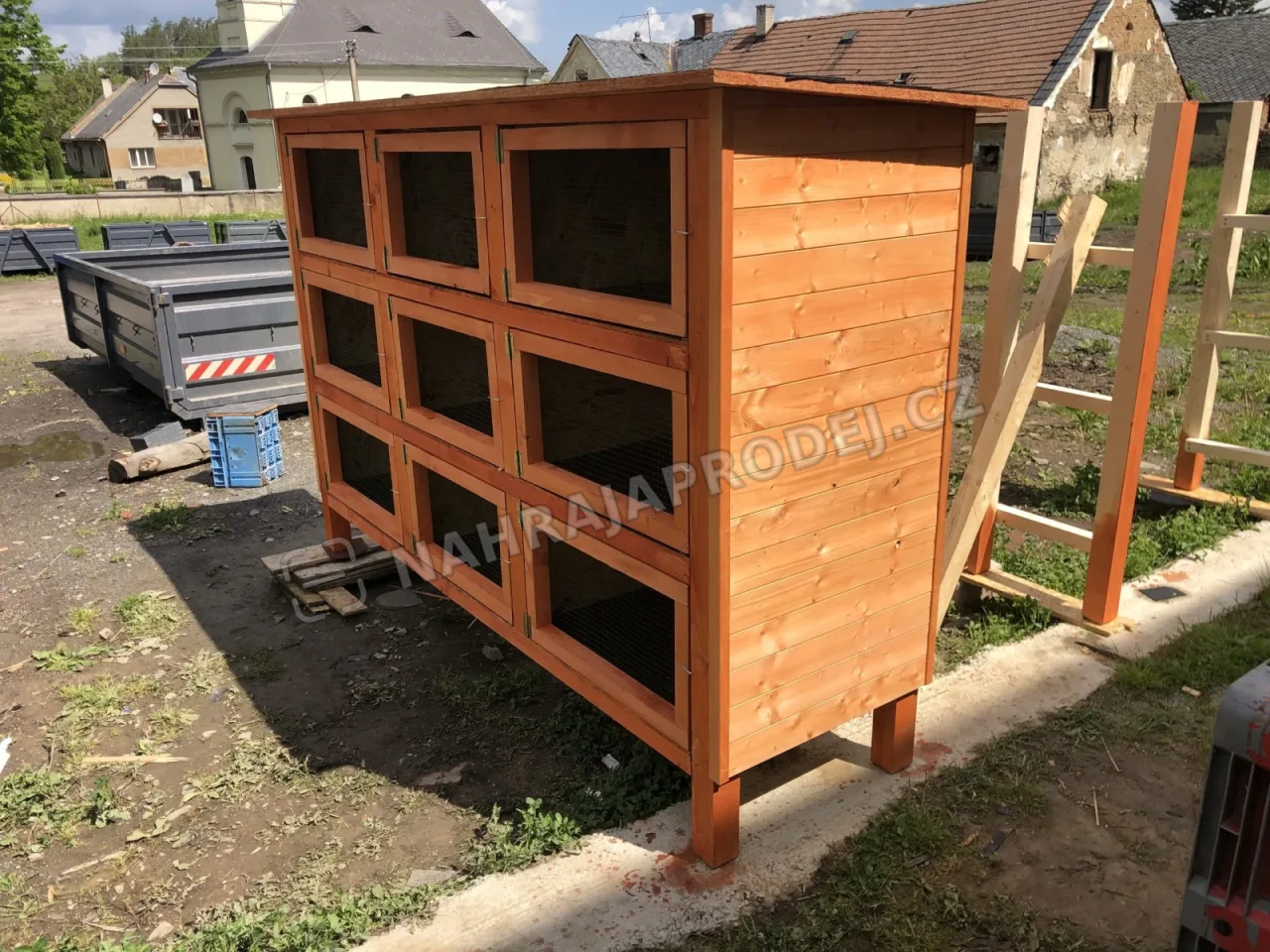 Dřevěná králíkárna 9 kotců 80 × 80 cm – doprava zdarma