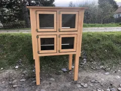 Nová dřevěná králíkárna pro 4 kotce 50 × 50 cm, dvoupatrová – fotografie 1